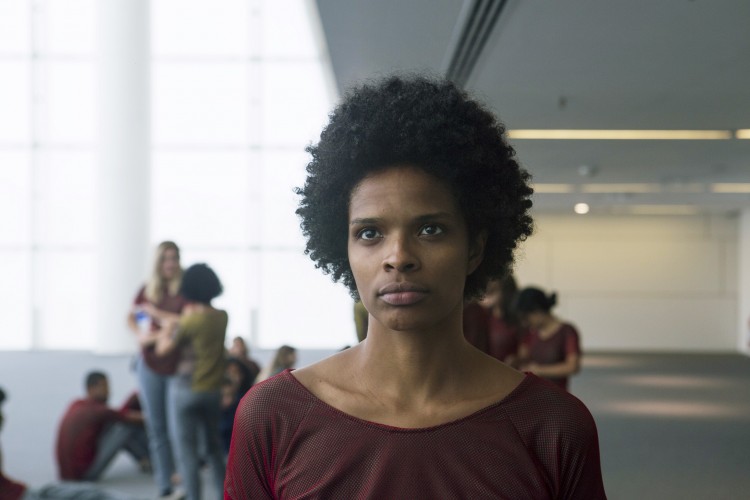 Vaneza Oliveira em "3%", primeira série brasileira da Netflix (Divulgação).